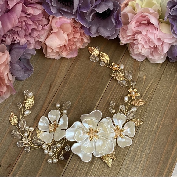 Romantic Floral Crystal and Pearl Vine Headdress - Picture 13 of 16